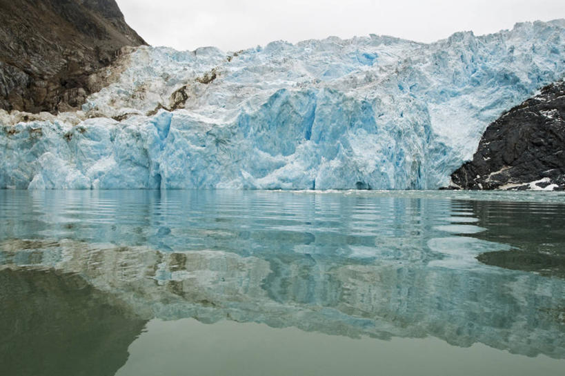 无人,横图,室外,白天,海洋,全球变暖,挪威,融化,冰,地形,悬崖,蓝色,自然,摄影,北冰洋,冰河,斯瓦尔巴德群岛,海滩,岩石,彩图