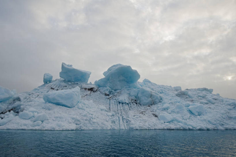 无人,横图,室外,白天,冰山,海洋,水,全球变暖,挪威,漂浮,冰,地形,蓝色,自然,摄影,北冰洋,冰河,斯瓦尔巴德群岛,群岛,彩图