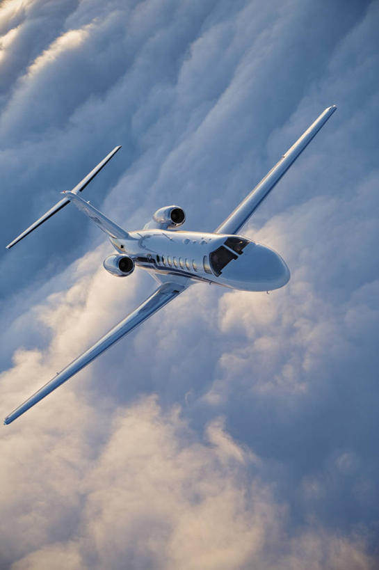 无人,竖图,俯视,航拍,室外,白天,留白,飞机,美国,云,交通,航空,交通工具,运输,摄影,客机,鸟瞰,载具,彩图,高角度拍摄,奖状X,商务机