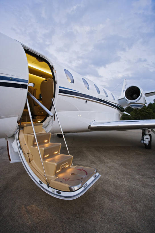 无人,竖图,室外,白天,飞机,美国,陆地,交通,航空,车门,交通工具,运输,摄影,客机,载具,上车,彩图,商务机