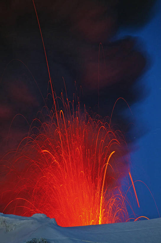 无人,竖图,室外,白天,火山,风,发光,蒸汽,光亮,自然灾害,热,熔岩,摄影,灰,爆发,冰河,熔化,地震,危险,彩图