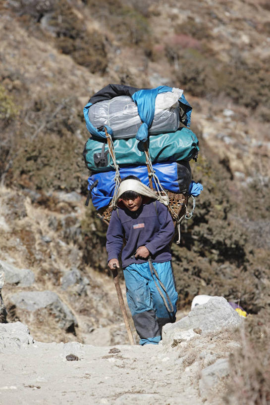 成年人,一个人,竖图,室外,白天,旅游,度假,齿轮,尼泊尔,亚洲,仅一个男性,娱乐,享受,休闲,放松,摄影,运送,背包客,喜马拉雅山脉,珠穆朗玛峰,男人,步行,爬山,彩图,门房