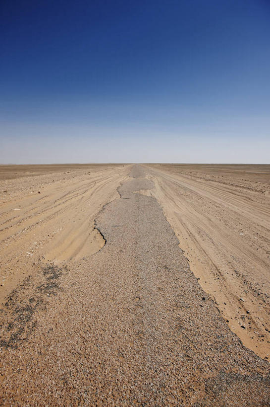 无人,竖图,室外,白天,沙漠,高速公路,路,非洲,摩洛哥,地平线,人行道,运输,摄影,北非,撒哈拉沙漠,彩图,轮胎印