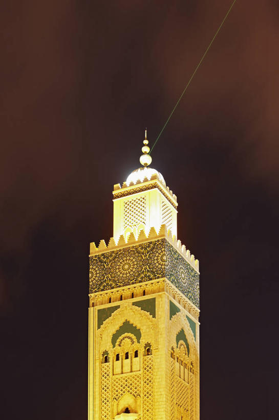 无人,竖图,室外,夜晚,激光,建筑,非洲,摩洛哥,光束,光,拱门,塔,尖顶,球,球体,摄影,宗教,照亮,尖塔,伊斯兰教,照明设备,圆顶建筑,清真寺,北非,阿非利加洲,摩洛哥王国,灵性,卡萨布兰卡,达尔贝达,摩洛哥肺叶,麦加,彩图