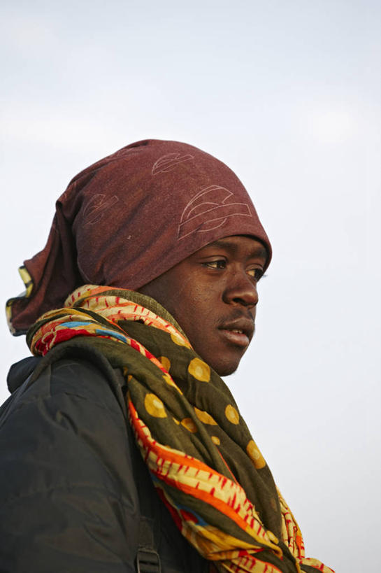 西方人,成年人,一个人,竖图,室外,白天,欧洲,非洲,摩洛哥,黑人,欧洲人,仅一个男性,摄影,北非,撒哈拉沙漠,男人,非洲人,彩图,贝多因人,游牧民族