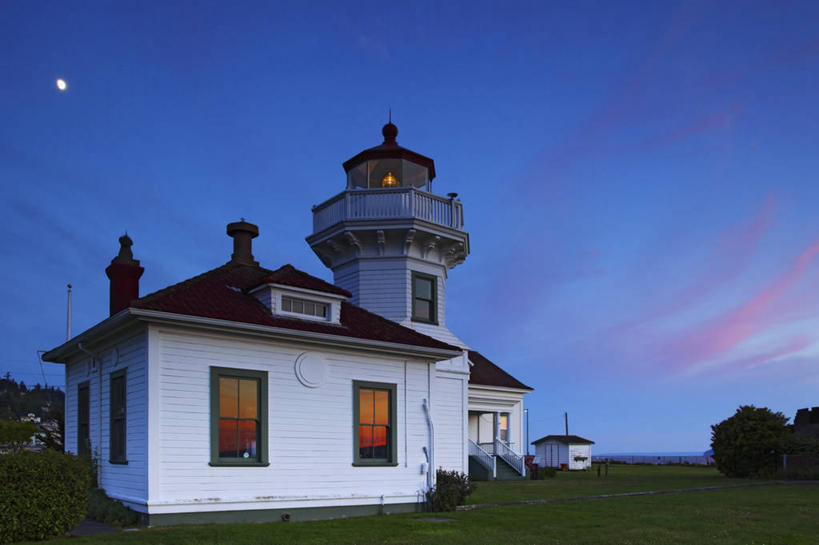 无人,横图,室外,夜晚,日落,道路,建筑,美国,信息,月亮,灯塔,交通,方向,地标建筑,摄影,引导,指引,航标,彩图,导航