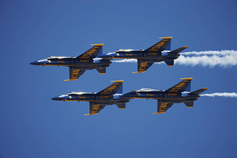 无人,横图,室外,白天,团队,飞机,美国,表演,烟雾,交通,航空,飞,杂技,交通工具,四个,运输,摄影,迅速,污染,废气,战斗机,演出,准确,客机,噪声,载具,海军,军用机,飞机尾迹,特技,内华达州,尾迹云,机尾云,飞机拉烟,云带,尾迹,机尾迹,飞机尾气,技能,里诺,彩图,杂伎,蓝天使,蓝天使飞行表演队,美国海军,商务机,飞行表演,编队飞行