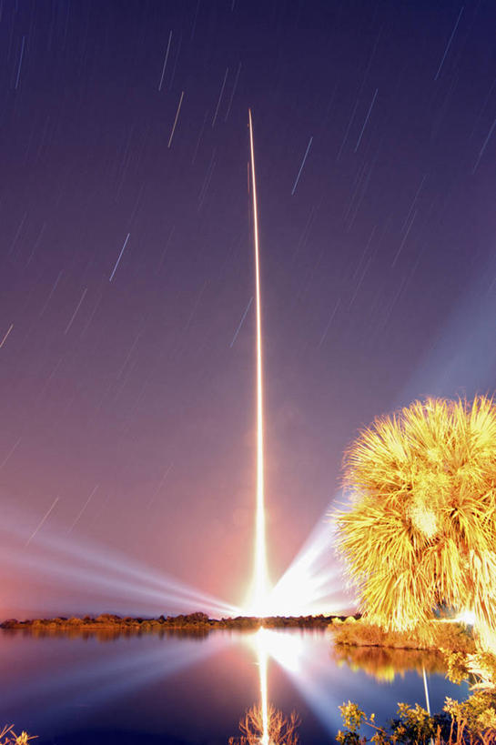 无人,竖图,室外,夜晚,美国,起飞,火焰,星星,摄影,北美,北美洲,美洲,佛罗里达,佛罗里达州,佛州,阳光州,北亚美利加洲,亚美利加洲,空气污染,彩图,美利坚合众国,延时摄影,空间探索