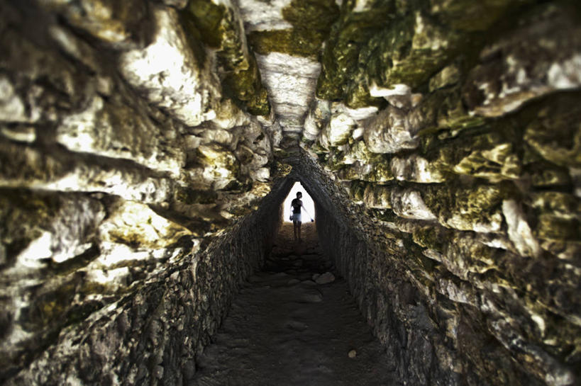 一个人,横图,室内,白天,石头,墨西哥,隧道,泥土,苔藓,历史,摄影,拉丁美洲,肯他纳罗,岩石,彩图