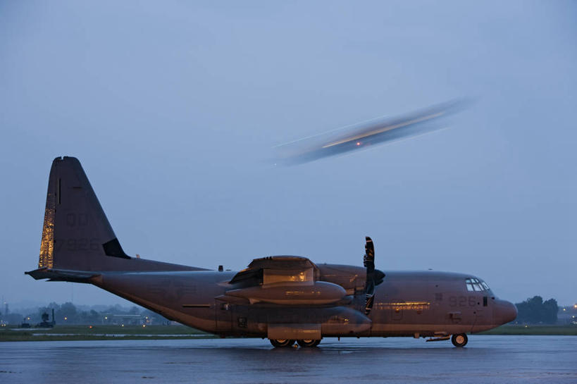 无人,横图,运动模糊,飞机,马来西亚,军事,集装箱,设备,货柜,物品,容器,箱子,战争,运输,摄影,货运,物流,C-130运输机,彩图