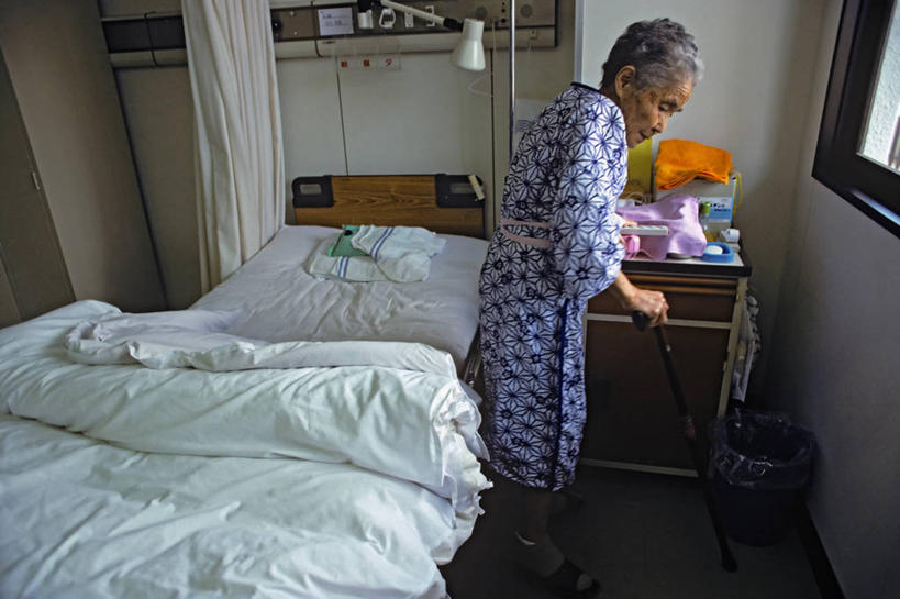 成年人,老年人,一个人,横图,广岛县,日本,仅一个女性,仅一个人,放射,战争,摄影,仅一个老年女性,污染,原子弹,核武器,老年女性,女人,女性,彩图