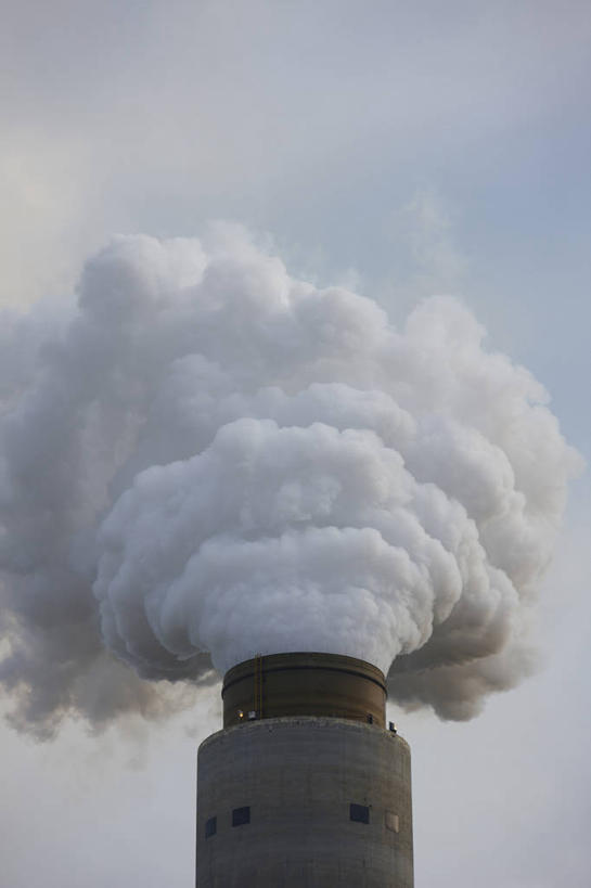 无人,竖图,烟囱,风,美国,环保,粗糙,科学,蒸汽,流水,混凝土,发电站,工业,运输,摄影,流动,能源,环境,污染,回收,资源,毛糙,煤,利用,低碳,循环,西弗吉尼亚,持续,空气污染,彩图,粗拙,二氧化碳,温室气体