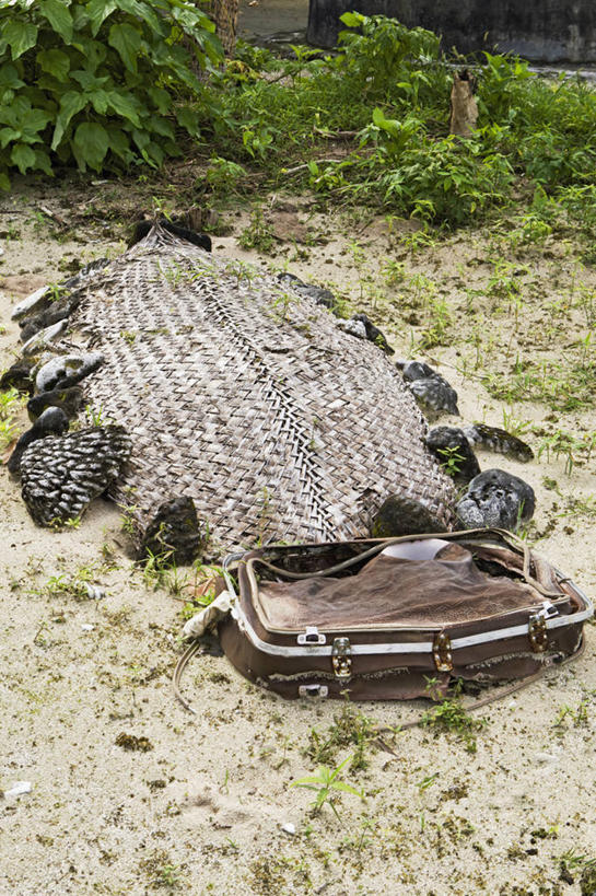 无人,竖图,手提箱,所罗门群岛,行李,摄影,大洋洲,法属波利尼西亚,法属玻利尼西亚,墓穴,太平洋岛屿,彩图,传统文化