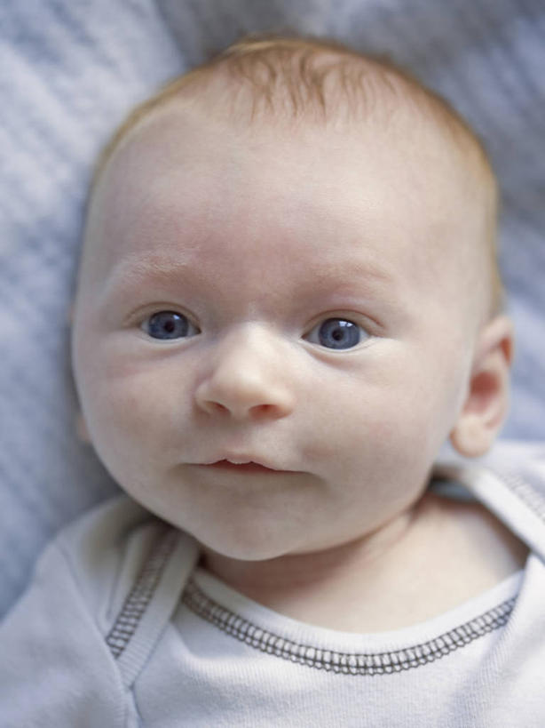 西方人,婴儿,儿童,脸,头,脸颊,一个人,竖图,室内,纯洁,欧洲,欧洲人,肩膀,思考,童年,摄影,肖像,男孩,白种人,头部,脸部,脸蛋,面部,彩图,好奇心