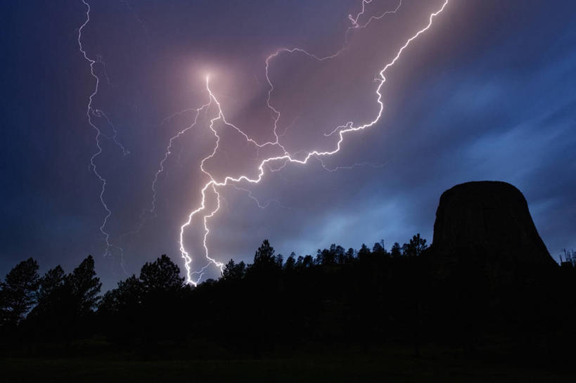 无人,横图,室外,夜晚,闪电,暴风雨,美国,云,纪念碑,自然灾害,天气,天空,自然,摄影,北美,北美洲,恐怖,威胁,美洲,怀俄明州,怀俄明,结束,北亚美利加洲,亚美利加洲,平等之州,魔鬼塔,魔鬼塔国家纪念碑,雷雨,气象学,危险,彩图,美利坚合众国