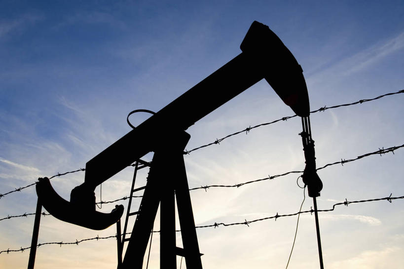 无人,横图,室外,留白,风险,全球变暖,指示牌,美国,环保,标志,文字,标识,摄影,能源,污染,回收,资源,石油工业,加利福尼亚,剪影,油井,油泵,利用,低碳,循环,洛杉矶,持续,彩图,锡格纳尔山,带刺铁丝网