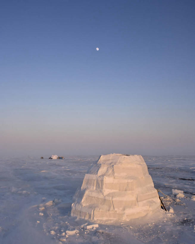 无人,竖图,室外,白天,留白,探险,雪,美国,帐篷,房屋,屋子,地形,月亮,冬天,文化,摄影,块状,露营,雪屋,国家野生动物保护区,冒险,彩图,旅行,房子,小屋,传统文化