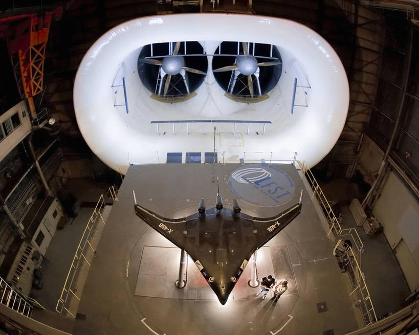 两个人,横图,室内,鱼眼镜头,美国,军事,摄影,飞行器,创新,科学实验,维吉尼亚,美国宇航局,技术员,彩图