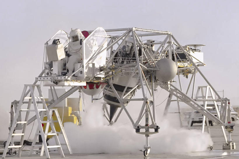 一个人,横图,室外,白天,美国,朦胧,模糊,太空,运输,摄影,飞行器,加利福尼亚,科学实验,空气污染,美国宇航局,彩图,爱德华兹空军基地,试飞员,空间探索