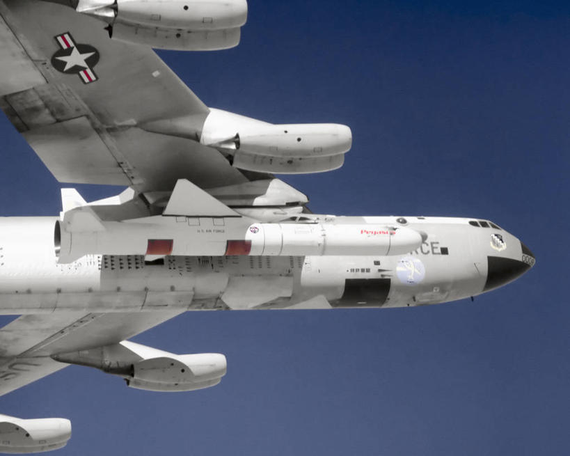 无人,横图,室外,白天,飞机,美国,交通,航空,飞,交通工具,运输,摄影,飞行器,客机,运送,加利福尼亚,载具,导弹,B-52同温层堡垒轰炸机,美国宇航局,彩图,爱德华兹空军基地,商务机