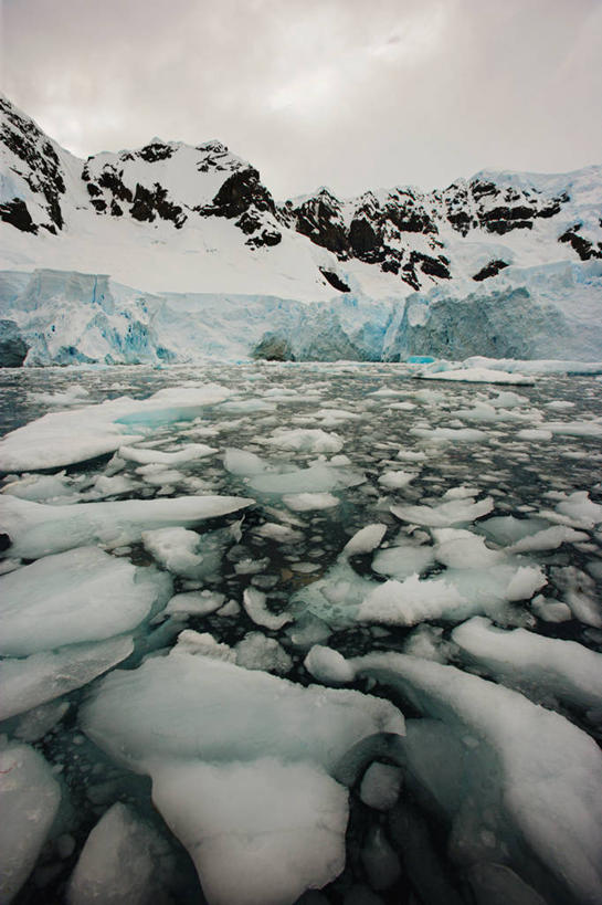 无人,竖图,室外,白天,旅游,度假,冰山,海洋,山,全球变暖,形状,粗糙,融化,冰,悬崖,冰块,天气,宏伟,凌乱,破坏,娱乐,自然,享受,休闲,放松,寒冷,摄影,巨大,块状,庞大,气象,环境,生态,毛糙,气候,岩层,南极洲,骨折,宏大,硕大,伟大,地质学,几何形状,气象学,岩石,彩图,旅行,粗拙,冰崩