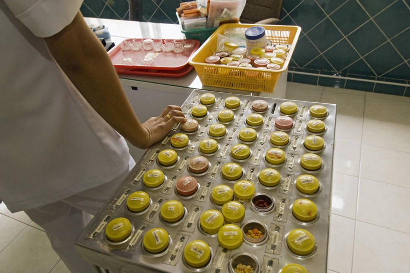 一个人,护士,横图,泰国,药,摄影,维生素,修道院,艾滋病,营养品,彩图