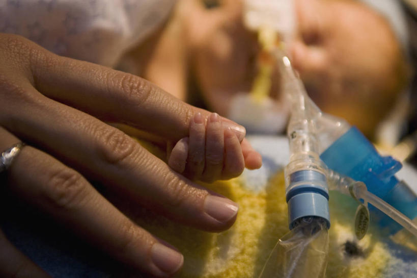 西方人,手,两个人,护士,医院,横图,欧洲,美国,欧洲人,摄影,部分,脆弱,反差,亚特兰大,白种人,彩图