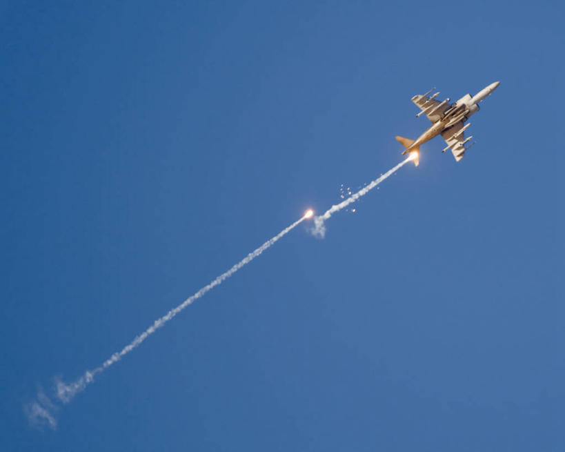 无人,横图,室外,白天,留白,技术,风,飞机,咆哮,军事,交通,燃烧,航空,飞,蓝色,天空,交通工具,战争,翻滚,运输,摄影,尖叫,迅速,飞行器,准确,客机,载具,军用机,军用直升机,空气污染,争论,彩图,美国海军陆战队,商务机