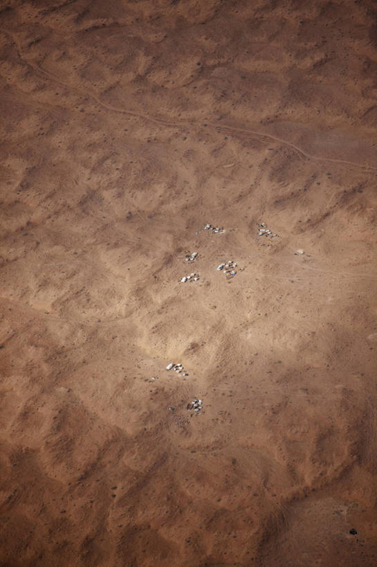 无人,竖图,俯视,航拍,室外,白天,沙漠,阿富汗,沙子,帐篷,沙丘,摄影,鸟瞰,彩图,高角度拍摄,游牧民族