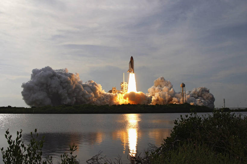 无人,横图,室外,白天,美国,起飞,太空,火焰,烟,摄影,北美,北美洲,美洲,航天飞机,奋进号航天飞机,佛罗里达,佛罗里达州,佛州,阳光州,肯尼迪航天中心,北亚美利加洲,亚美利加洲,空气污染,潟湖,梅里特岛,彩图,美利坚合众国,空间探索