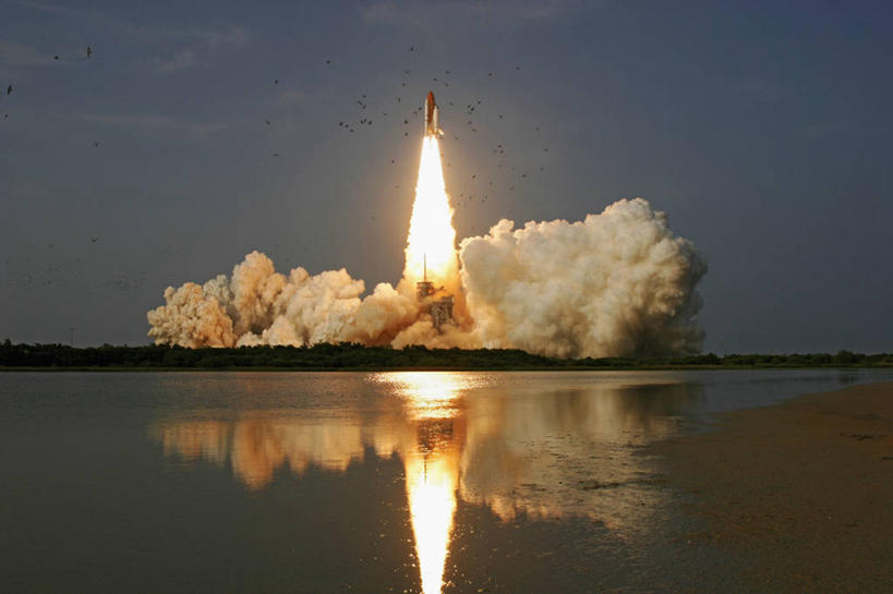 无人,横图,室外,白天,技术,火,美国,起飞,反射,太空,发射台,烟,摄影,北美,北美洲,美洲,航天飞机,渴望,奋进号航天飞机,佛罗里达,佛罗里达州,佛州,阳光州,肯尼迪航天中心,北亚美利加洲,亚美利加洲,空气污染,梅里特岛,彩图,美利坚合众国,空间探索