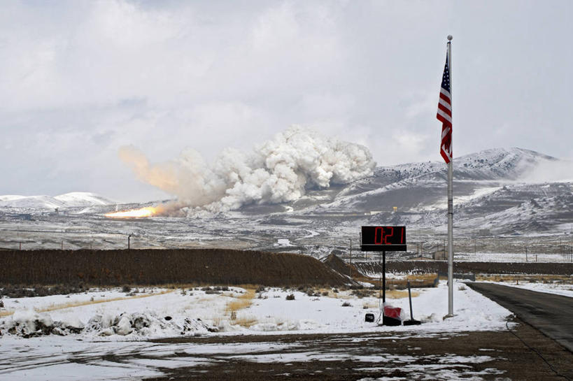 无人,横图,室外,白天,技术,旗帜,美国,火焰,烟,美国国旗,摄影,噪声,航天飞机,科学实验,犹他,空气污染,海岬,能力,钟,彩图,空间探索,火箭加速器