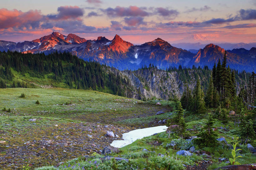 无人,公园,横图,室外,白天,草地,火山,日落,山,山脉,华盛顿,美国,地形,云,摄影,北美,北美洲,国家公园,美洲,华盛顿州,雷尼尔山国家公园,瑞尼尔山国家公园,常绿之州,常青州,北亚美利加洲,亚美利加洲,地质学,彩图,旅行,皮尔斯县,高层云