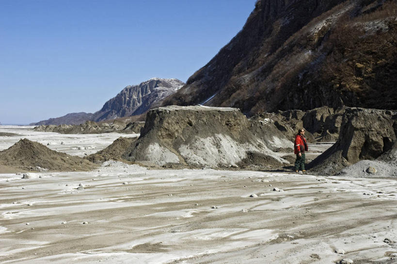成年人,中年人,一个人,科学家,横图,室外,白天,火山,美国,仅一个男性,仅一个人,仅一个中年男性,科学,地形,白色,摄影,地质学,男人,男性,中年男性,活火山,彩图,水灾