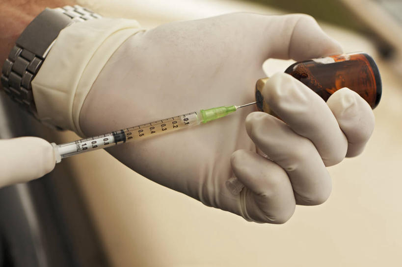 手,一个人,横图,室外,白天,博茨瓦纳,药,科学,摄影,部分,注射器,医疗器械,彩图