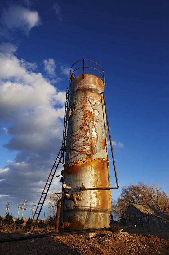 无人,竖图,室外,白天,石油,美国,钢铁,金属,储油罐,工业,摄影,能源,石油工业,油田,科罗拉多州,惠灵顿,彩图