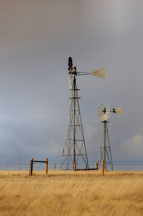 无人,竖图,室外,白天,技术,多云,美国,风力,草,平原,摄影,能源,替代能源,环境保护,科罗拉多州,风轮机,彩图