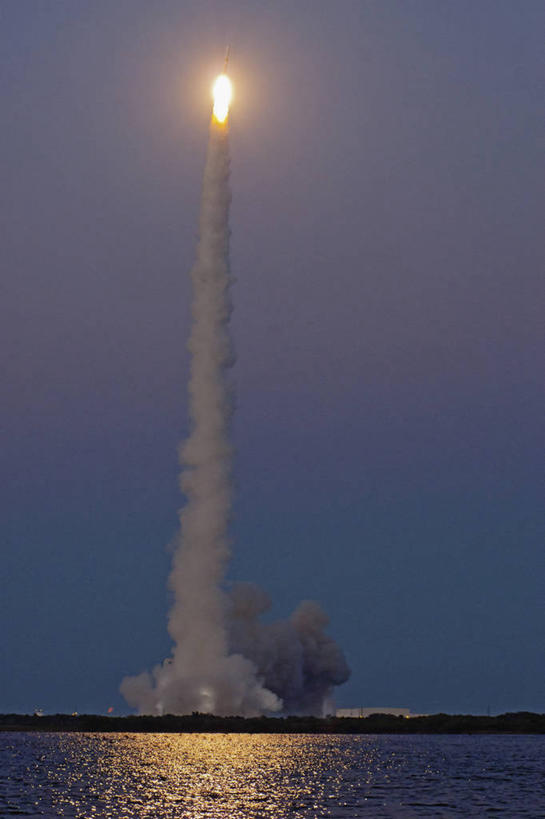 无人,竖图,室外,夜晚,美国,起飞,太空,火焰,烟,摄影,北美,北美洲,噪声,美洲,佛罗里达,佛罗里达州,佛州,阳光州,肯尼迪航天中心,北亚美利加洲,亚美利加洲,空气污染,迈雷特岛国家野生动物保护区,梅里特岛,彩图,美利坚合众国