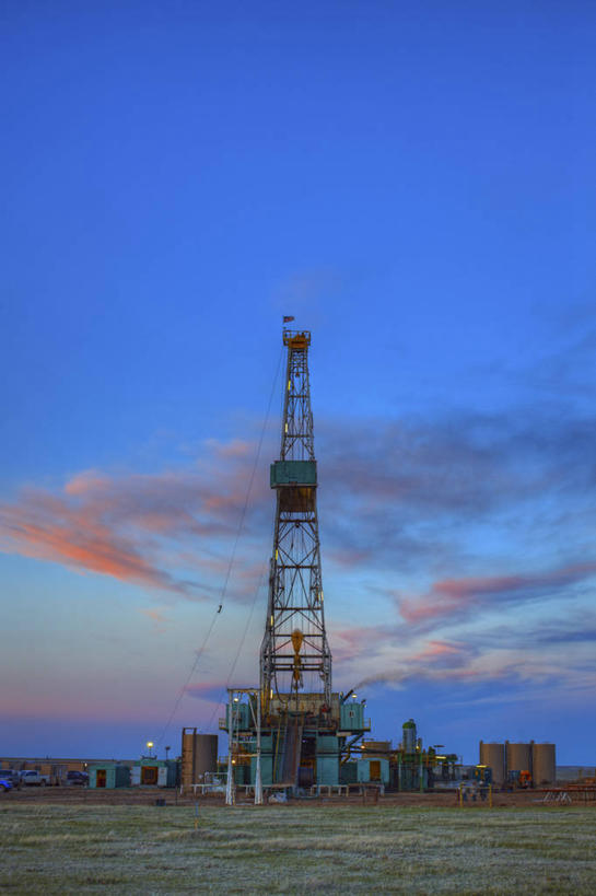 无人,工厂,竖图,室外,白天,留白,化工厂,技术,美国,黄昏,工业,摄影,井,能源,天然气,石油工业,科罗拉多州,化石燃料,彩图,制造厂,生产工厂