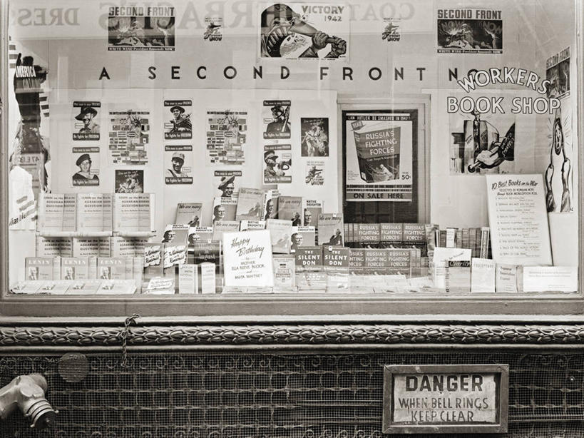 无人,横图,黑白,室外,白天,商务,通讯,窗户,落地窗,橱窗,纽约,美国,曼哈顿,玻璃窗,摄影,英文字母,第二次世界大战,玻璃橱窗,共产主义,书