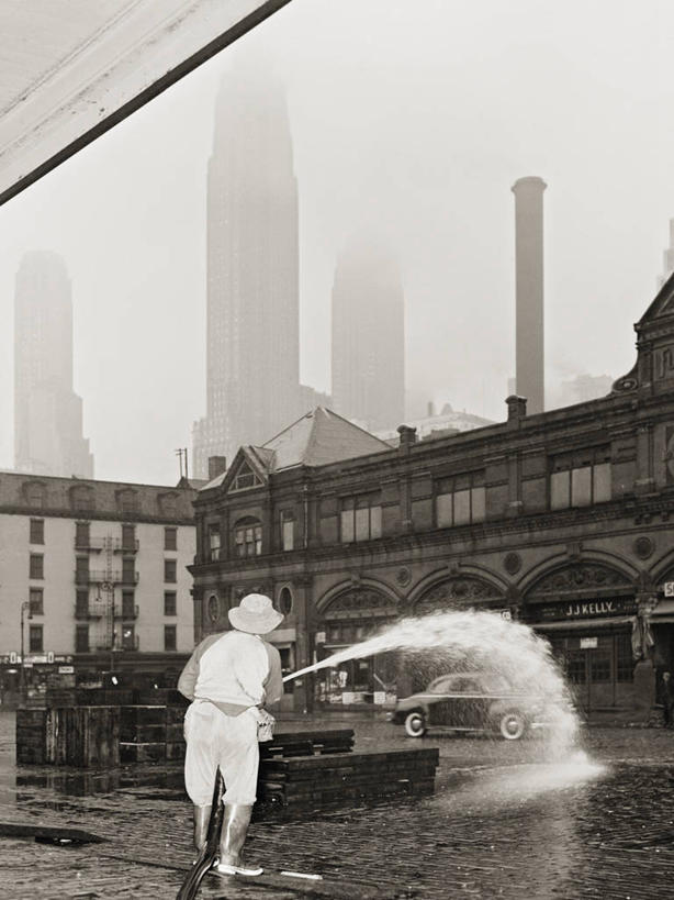 一个人,清洁工,竖图,黑白,室外,白天,水,城市,建筑,摩天大楼,纽约,美国,朦胧,模糊,工作,曼哈顿,食品,摄影,软管