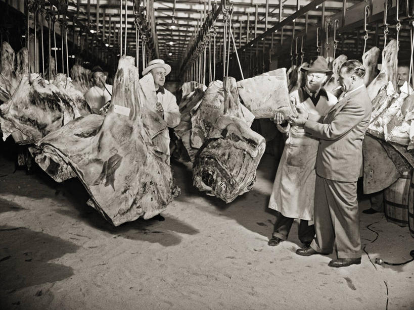 成年人,中年人,四个人,横图,黑白,室内,美国,肉,牛肉,食品,市场,货摊,工业,摄影,屠夫,中年男性