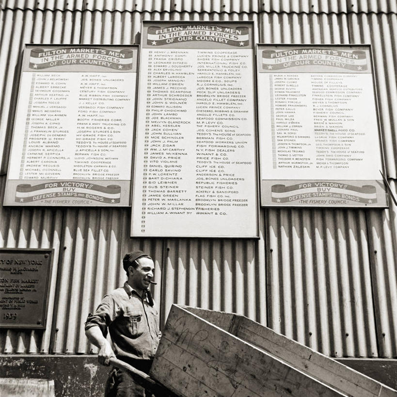 成年人,中年人,一个人,推,方图,黑白,室外,白天,纽约,美国,仅一个男性,仅一个人,仅一个中年男性,工作,曼哈顿,历史,职业,战争,摄影,英文字母,第二次世界大战,清单,男人,男性,中年男性