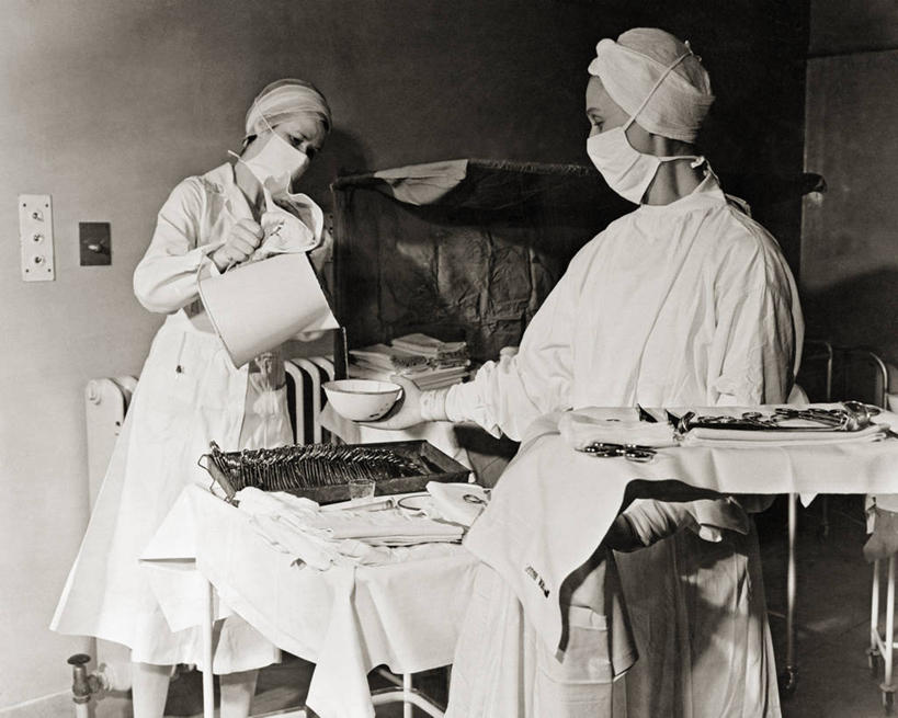 成年人,中年人,两个人,护士,横图,黑白,室内,美国,倒,工作,摄影,手术室,手术器械,中年女性