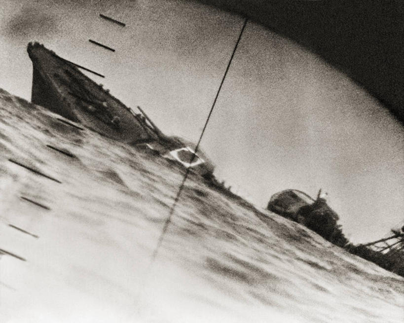 无人,横图,黑白,室外,白天,船,军事,历史,战争,摄影,军舰,第二次世界大战,击败,毁灭,潜望镜,战舰,军用战舰,战船,沉没