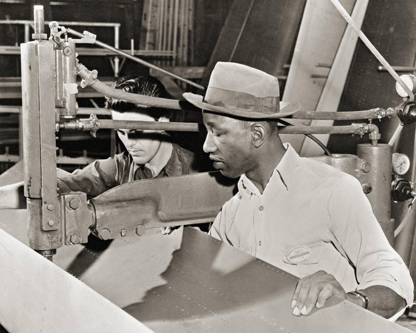 成年人,两个人,横图,黑白,室内,合作,美国,工作,战争,工业,摄影,第二次世界大战,加利福尼亚,年轻男性,年轻人,官位,官职,职位