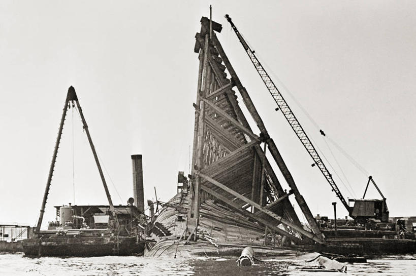 码头,横图,黑白,室外,白天,建筑业,港口,摄影,毁坏,造船厂,摆渡口,埠头,渡口,渡头,港湾,海港,货运码头,口岸,商港