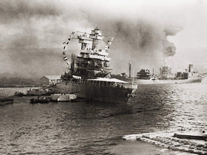 无人,横图,黑白,室外,白天,船,火,军事,燃烧,烟,战争,摄影,第二次世界大战,清单,海军,毁灭,夏威夷群岛,沉没,太平洋岛屿,美国海军