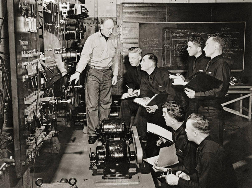 成年人,老年人,学生,教师,横图,黑白,室内,技术,教室,摄影,老年男性,年轻男性,年轻人