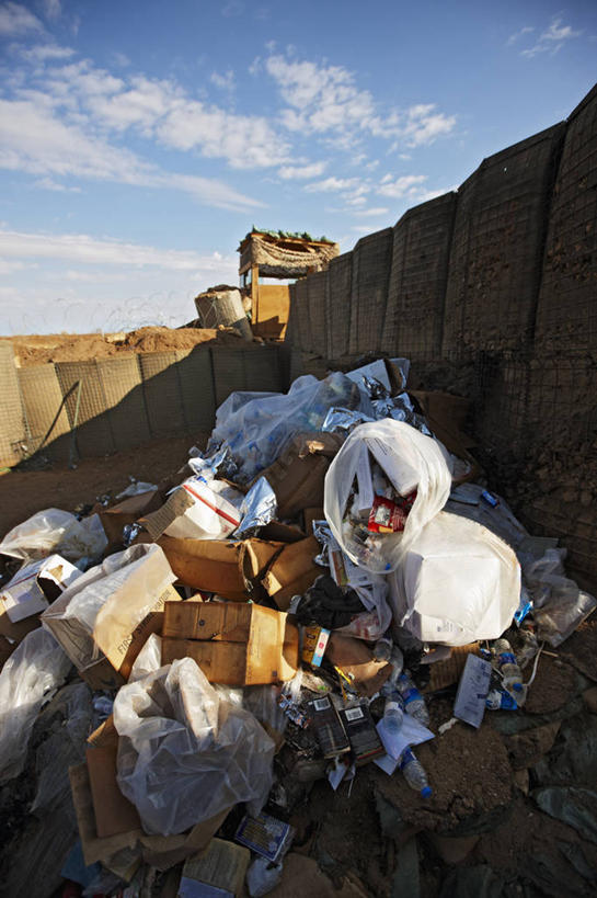 无人,竖图,室外,白天,阿富汗,环保,垃圾,摄影,能源,回收,资源,有毒废物,有毒物质,利用,低碳,循环,持续,彩图